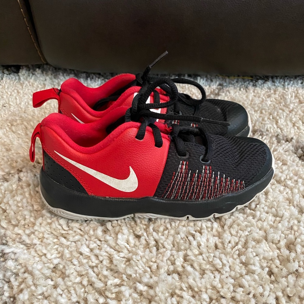 Boys Nike Little Kid Team Hustle Basketball Shoes